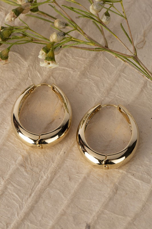 Oval hoop earring - gold